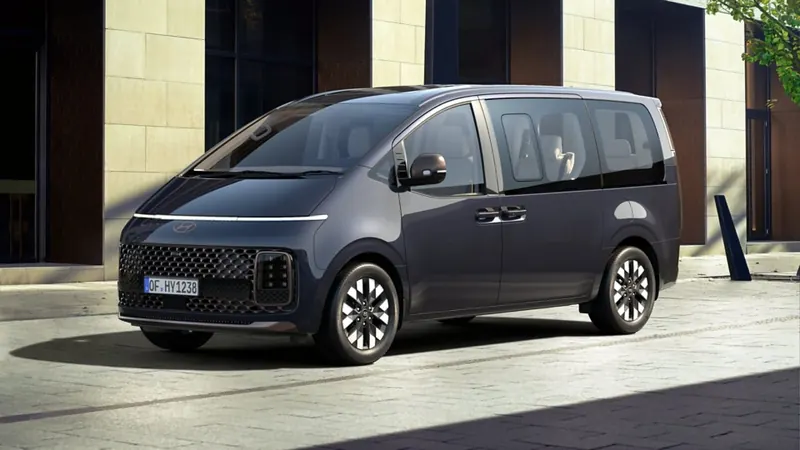 Hyundai Staria 9 places